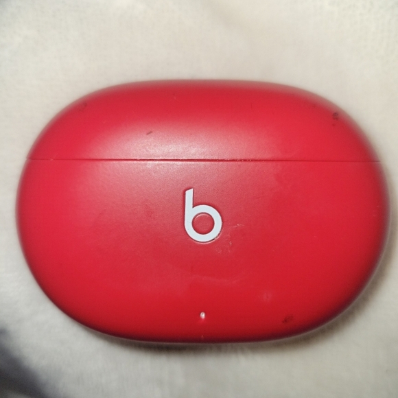 Red Beats Earbuds Case - Picture 1 of 2